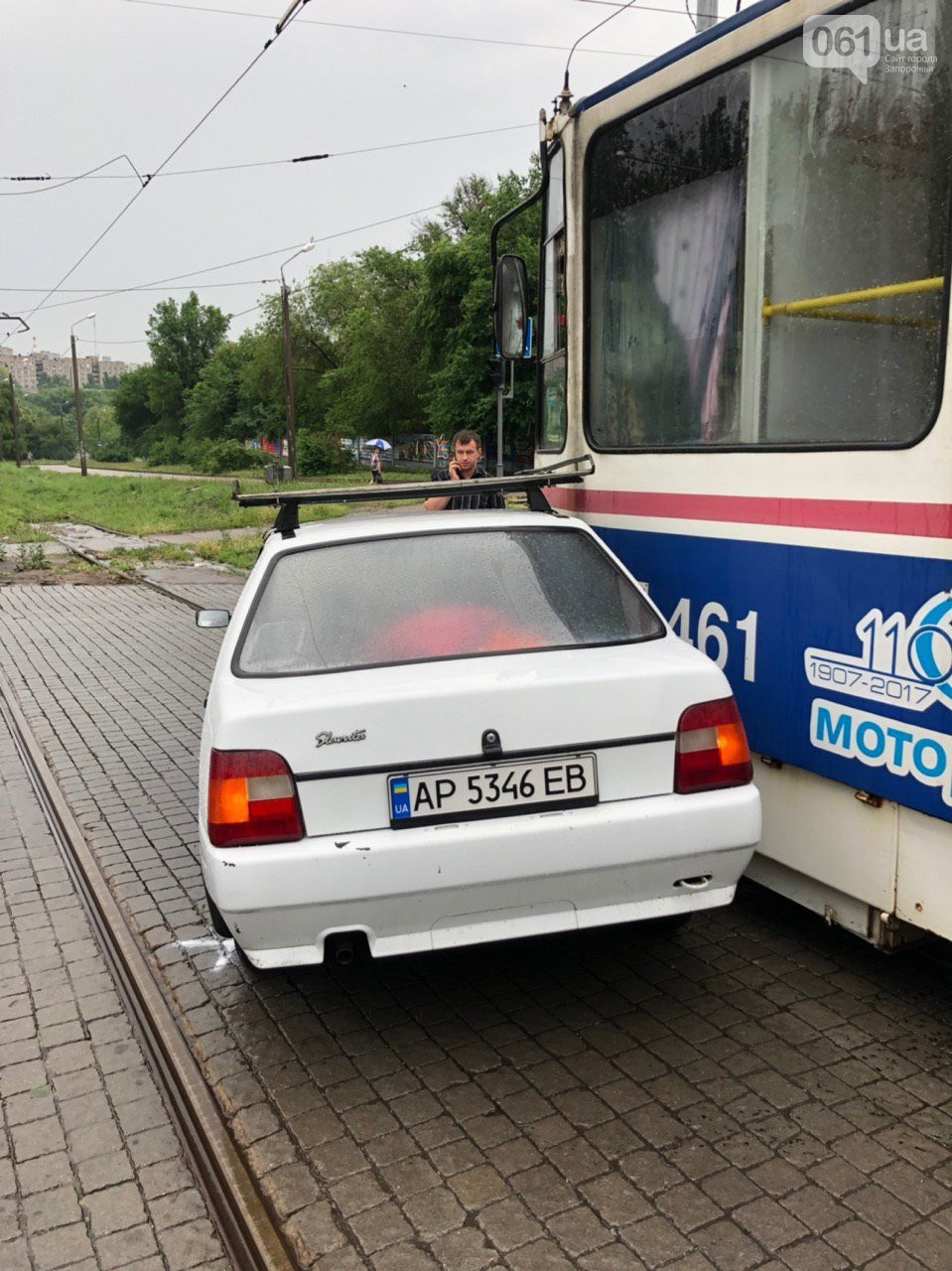 В Запорожье случилось ДТП с общественным транспортом (ФОТО)