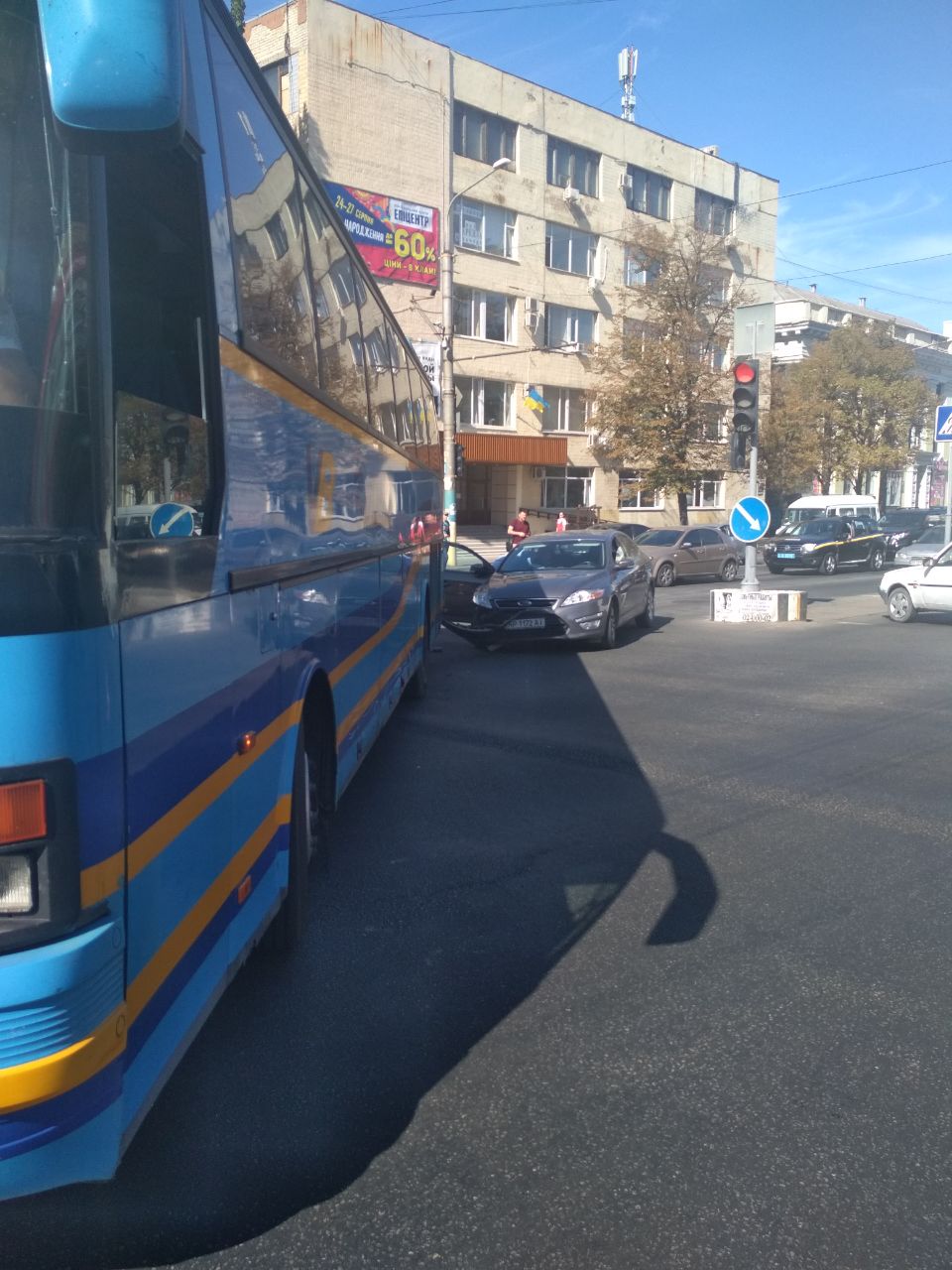 В центре Запорожья автобус с пассажирами угодил в ДТП (Фото)
