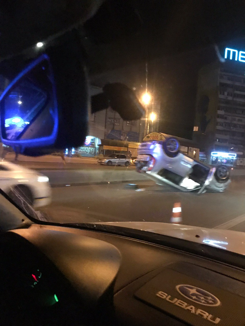 В центре Запорожья произошло ДТП. Один из автомобилей перевернулся (Фото)