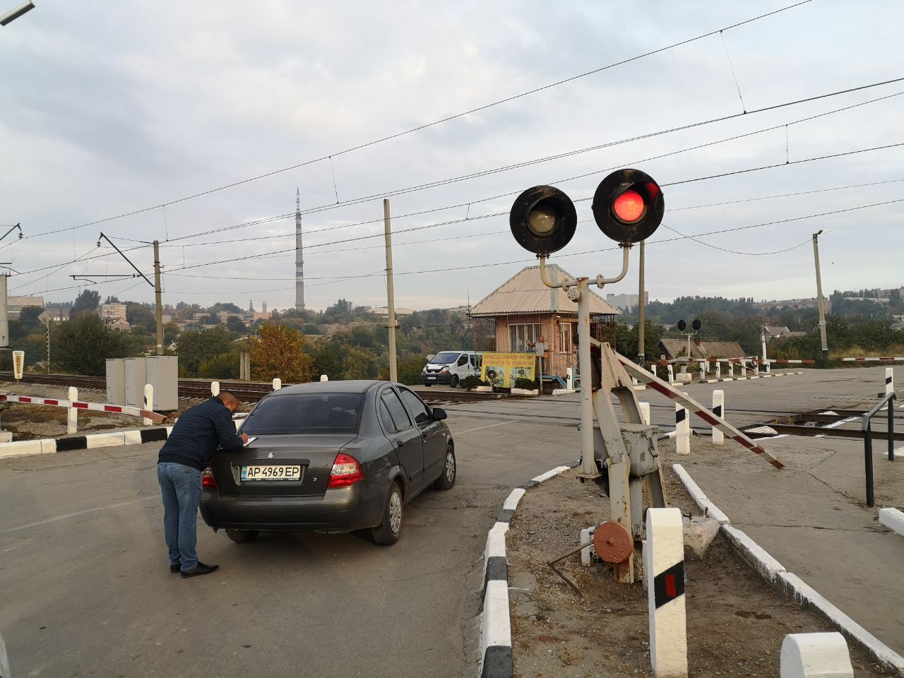 В Запорожье произошло ДТП на железнодорожном переезде (Фото)