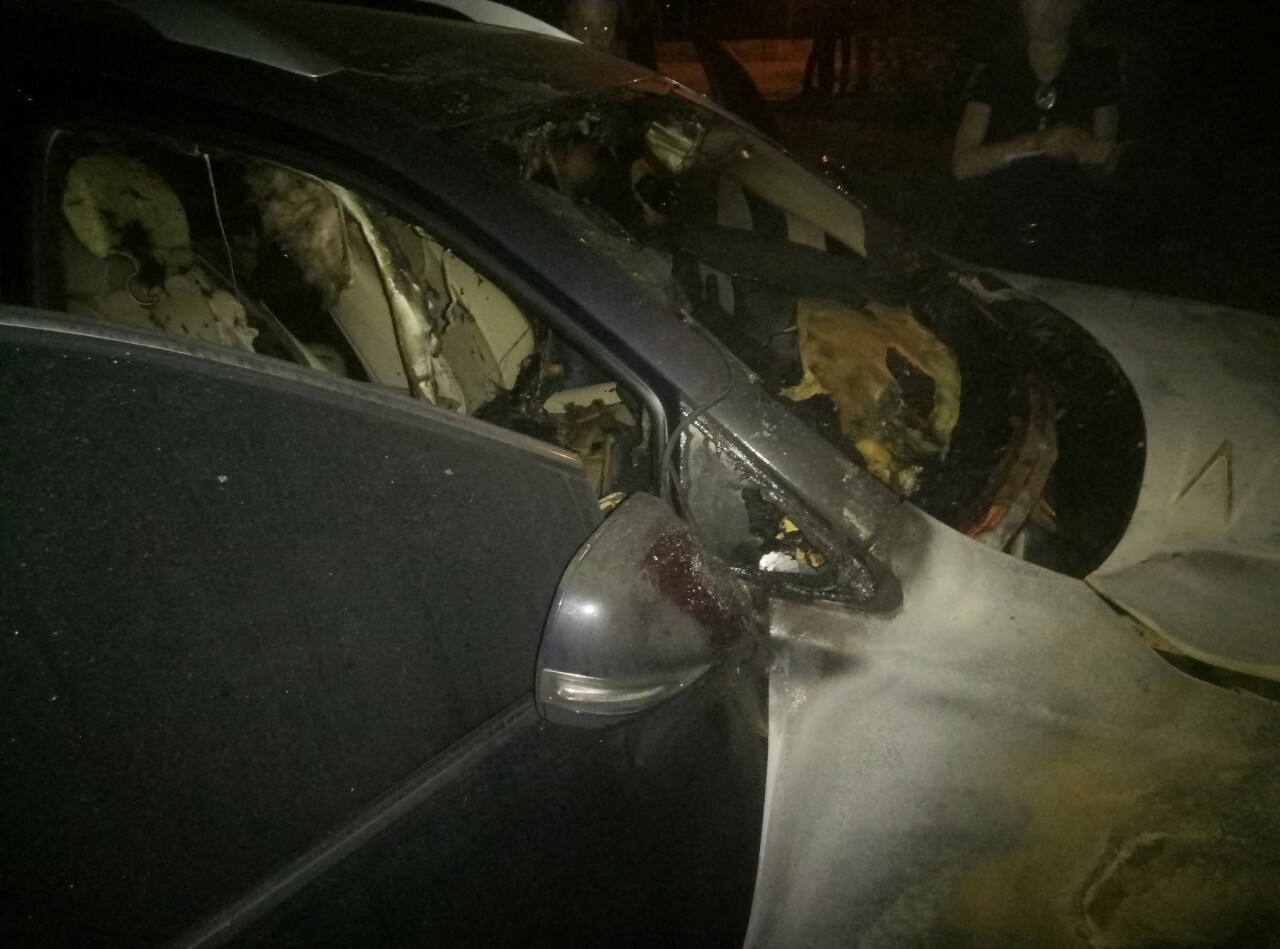Неизвестные сожгли авто за полтора млн. грн., которое принадлежит запорожскому чиновнику (Видео)