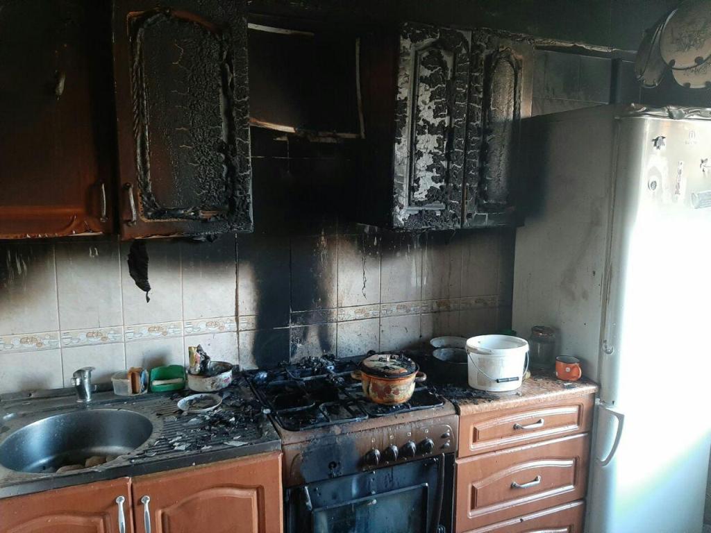 В Запорожье семья едва не сгорела в собственном доме (Фото)