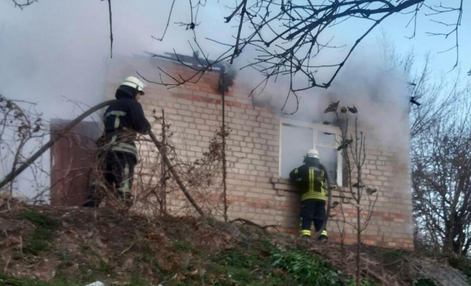 В Запорожской области сгорел дом, есть пострадавшие (Фото)