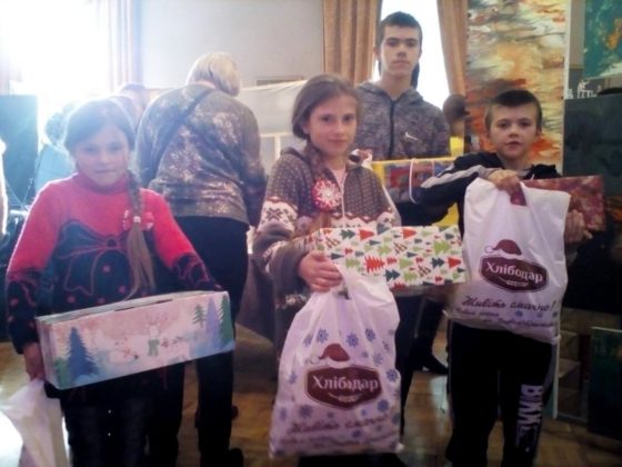 Торговая марка “Хлібодар” поздравила запорожских детей-льготников с новогодне-рождественскими праздниками (ФОТО)