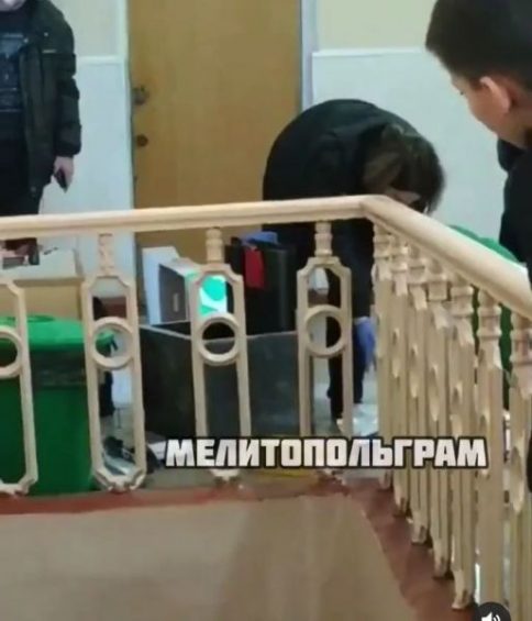 В Запорожской области во время перемены школьники обнаружили банковский сейф. Подробности