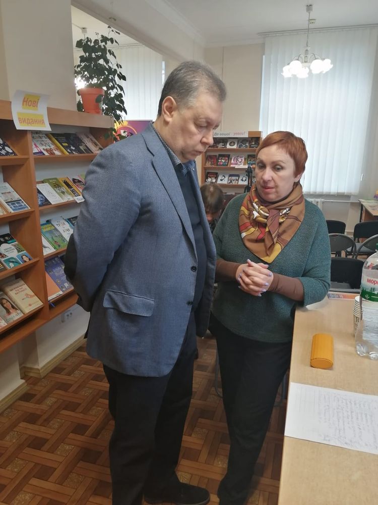 В Запорожье поддержали областную библиотеку для юношества