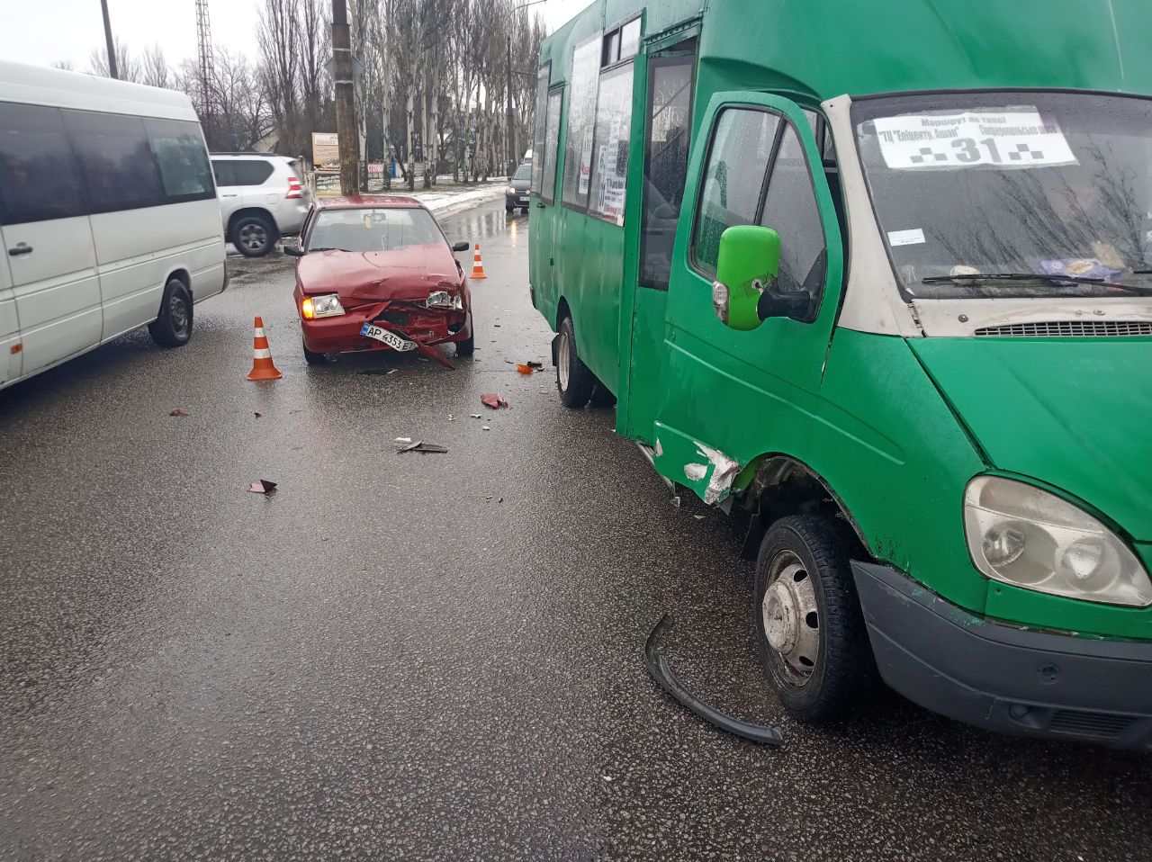 В Запорожье произошло ДТП с участием пассажирского автобуса (Фото)