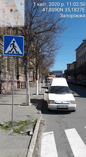 В Запорожье на пустых улицах во время карантина, водители продолжают парковаться с нарушениями