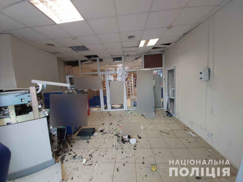 Задержаны члены банды, взрывавшей банкоматы в Запорожье. Ее организовал бывший патрульный, ему помогала сестра