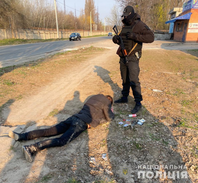 Задержаны члены банды, взрывавшей банкоматы в Запорожье. Ее организовал бывший патрульный, ему помогала сестра