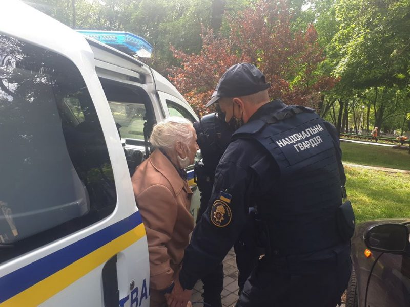 В Запорожье 93-летняя женщина заблудилась в центре города - фото