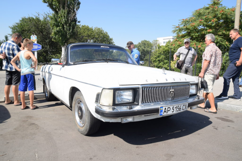 В Запорожье на ежегодный «Волгослёт» съехались десятки
владельцев легендарных автомобилей со всей Украины