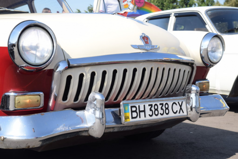 В Запорожье на ежегодный «Волгослёт» съехались десятки
владельцев легендарных автомобилей со всей Украины