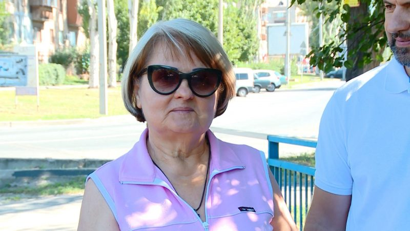 Жители центра Запорожья просят решить проблему опасного
моста